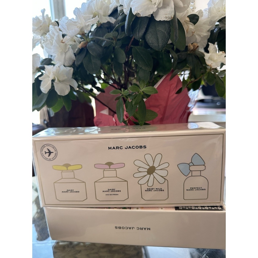 Marc Jacobs Daisy Mini Perfume Set 4pc Travel Spray EDT EDP Gift Set Sealed - Picture 2 of 5